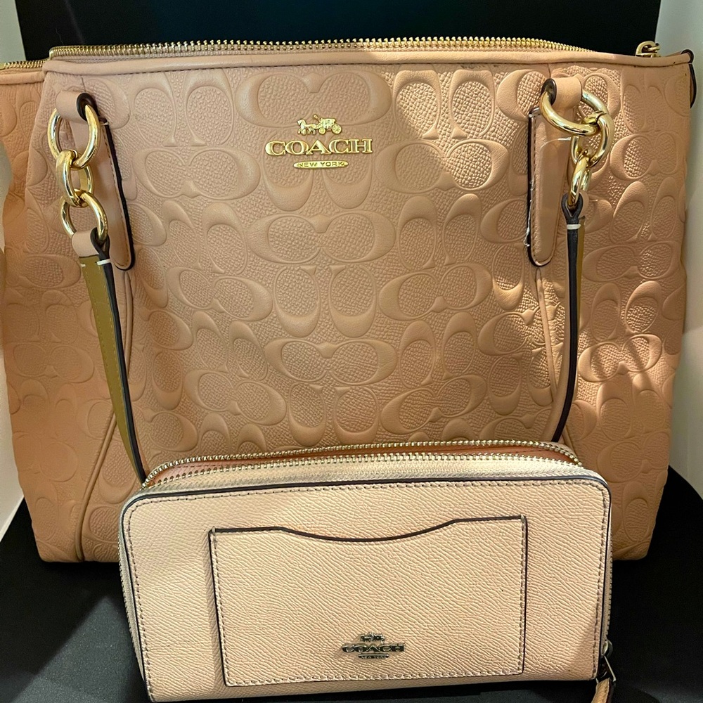 Coach purse and matching wallet